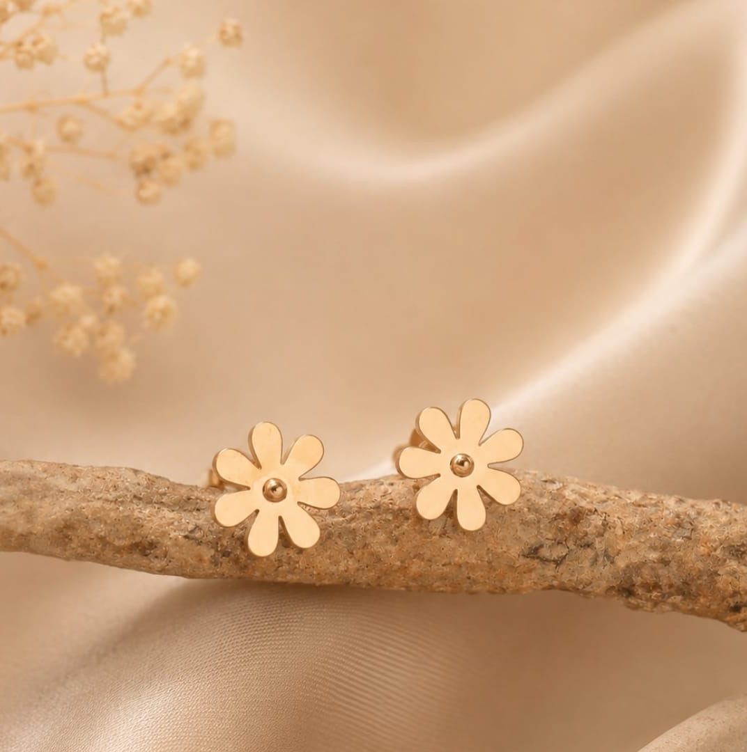 Daisy Bloom Stud Earrings
